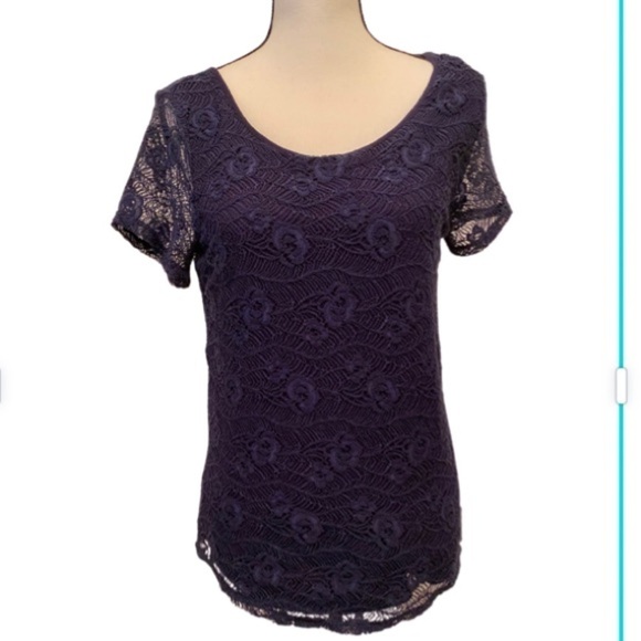 Leo & Nicole Tops - LEO & NICOLE Top Lace Crochet Cut Out Lined Sz Med